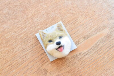 羊毛フェルト　柴犬ブローチ